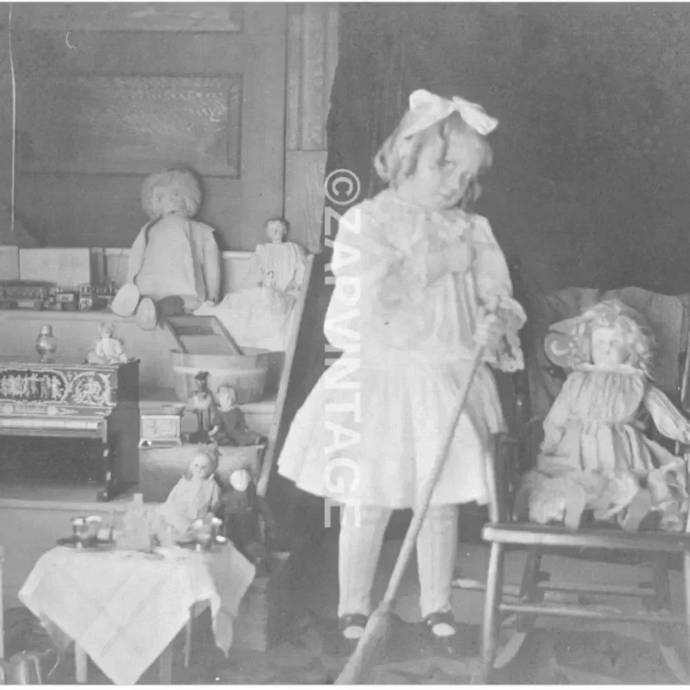Vtg 1900s B&W Creepy Little Girl W/ All Her Dolls & Toys Oddities PHOTO #2701